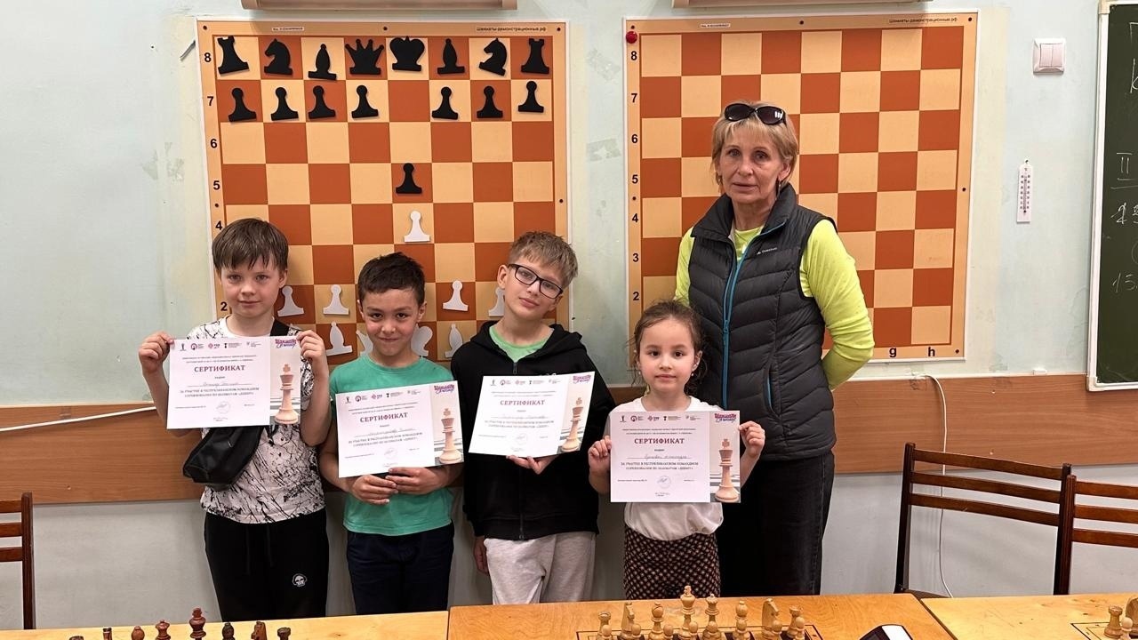 Ученики 1-2 классов приняли участие в республиканских соревнованиях по шахматам &amp;quot;Дебют&amp;quot;.